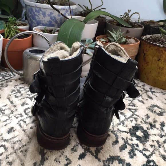 RARE Frye Valerie shearling strappy boots - Picture 4 of 6